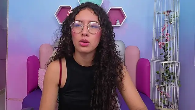 Snapshot of Sasha-Monroe chatting on November 5, 2025, 11:52 pm Sasha-Monroe online show from November 5, 2025, 11:52 pm