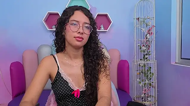 Snapshot of Sasha-Monroe chatting on November 16, 2025, 3:33 am Sasha-Monroe online show from November 16, 2025, 3:33 am