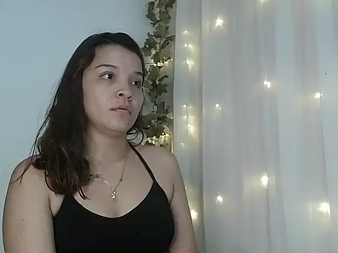 Snapshot of angelicahotparis18 chatting on November 24, 2025, 10:59 am angelicahotparis18 online show from November 24, 2025, 10:59 am