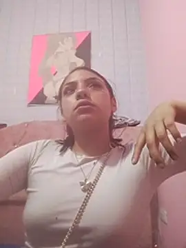 Victoria Alvarez online show from November 19, 2025, 1:05 am