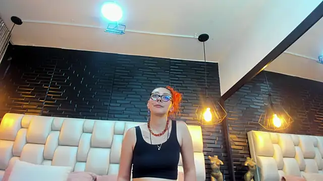 EmilyyRed online show from November 18, 2025, 10:13 pm