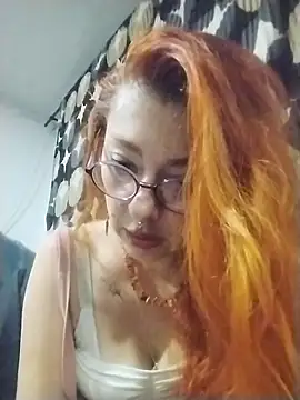 EmilyyRed online show from December 18, 2025, 2:38 am