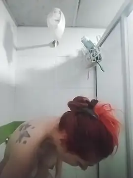 EmilyyRed online show from December 4, 2025, 6:07 pm