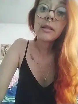 EmilyyRed online show from December 17, 2025, 1:49 pm