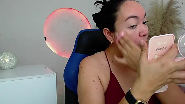 Snapshot of Yadis_hot chatting on December 17, 2025, 10:04 pm Yadis hot online show from December 17, 2025, 10:04 pm