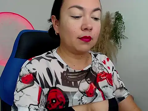 Snapshot of Yadis_hot chatting on December 1, 2025, 10:21 pm Yadis hot online show from December 1, 2025, 10:21 pm