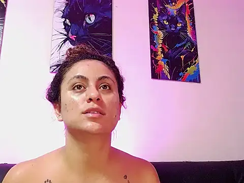 Snapshot of Caroline_Jons chatting on November 14, 2025, 10:52 am Caroline Jons online show from November 14, 2025, 10:52 am