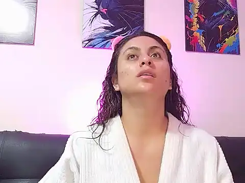 Snapshot of Caroline_Jons chatting on November 19, 2025, 11:43 am Caroline Jons online show from November 19, 2025, 11:43 am