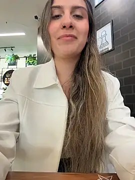 sarah honey   online show from November 11, 2025, 2:34 pm