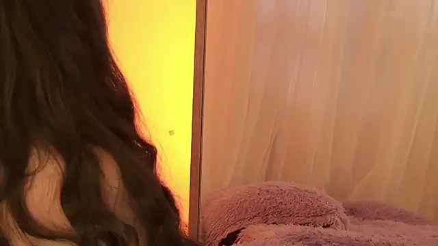 ISA NIXON online show from April 17, 2026, 9:06 pm