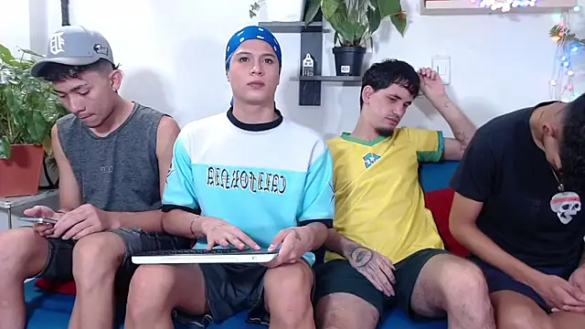 Hot Boys Latinos X online show from April 12, 2026, 6:11 pm