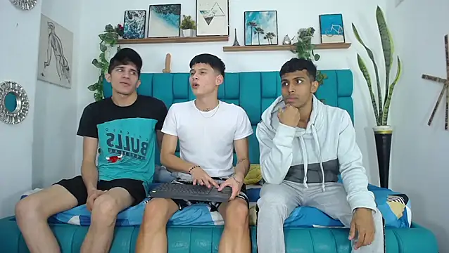 Hot Boys Latinos X online show from November 13, 2025, 10:02 pm