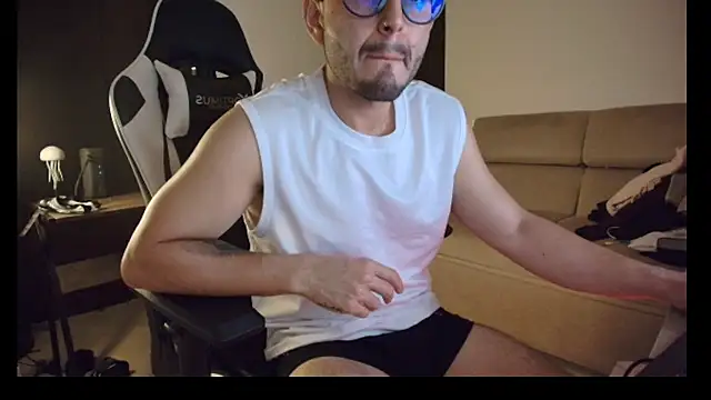 lionandreough online show from October 25, 2025, 12:10 am