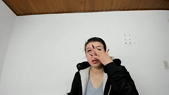 Snapshot of Vanessa_Martinz chatting on November 15, 2025, 11:58 am Vanessa Martinz online show from November 15, 2025, 11:58 am