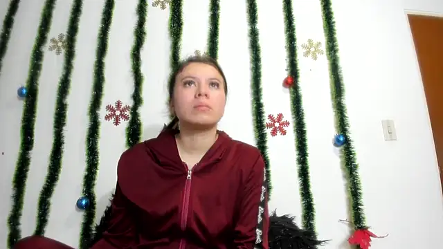 Snapshot of Vanessa_Martinz chatting on December 17, 2025, 12:21 pm Vanessa Martinz online show from December 17, 2025, 12:21 pm