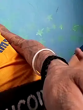 Ojitosbrrr online show from November 23, 2025, 10:42 pm