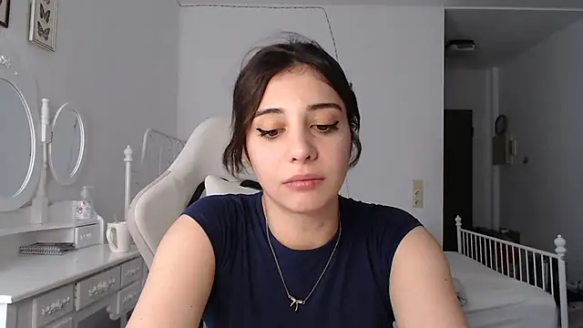 Snapshot of bellefleurrr chatting on June 24, 2026, 1:53 pm bellefleurrr online show from June 24, 2026, 1:53 pm