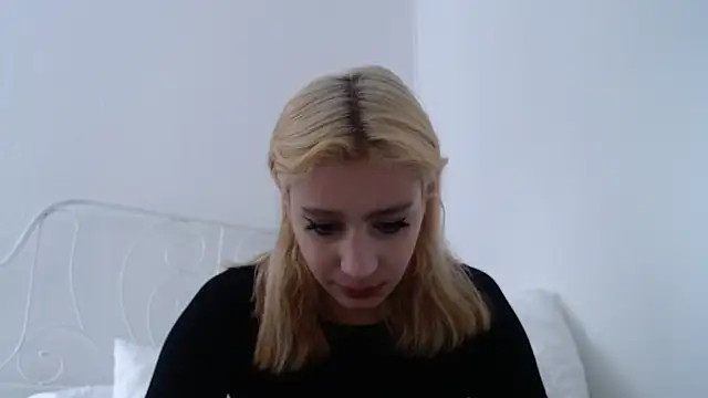 bellefleurrr online show from December 22, 2025, 1:11 pm