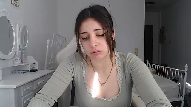 Snapshot of bellefleurrr chatting on July 3, 2026, 5:08 pm bellefleurrr online show from July 3, 2026, 5:08 pm