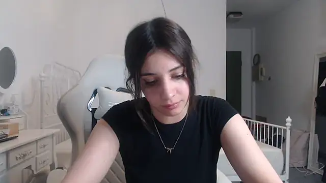 Snapshot of bellefleurrr chatting on May 28, 2026, 10:15 pm bellefleurrr online show from May 28, 2026, 10:15 pm