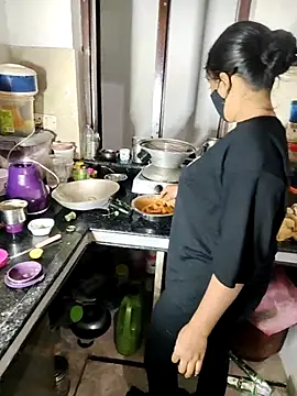 Snapshot of Heena-143 chatting on November 14, 2025, 3:48 pm Heena-143 online show from November 14, 2025, 3:48 pm