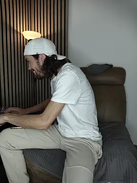 findomhot online show from December 16, 2025, 9:19 pm