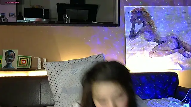 Snapshot of LumiHeart chatting on April 5, 2026, 6:42 am LumiHeart online show from April 5, 2026, 6:42 am