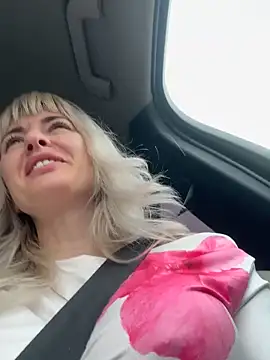 blondegirlx online show from November 14, 2025, 7:45 am