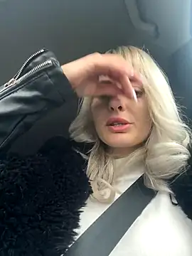 blondegirlx online show from November 12, 2025, 9:46 am