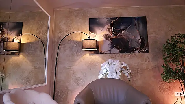 Snapshot of MaddieBryggs chatting on December 5, 2025, 10:03 am MaddieBryggs online show from December 5, 2025, 10:03 am