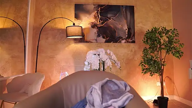 Snapshot of MaddieBryggs chatting on February 27, 2026, 10:04 am MaddieBryggs online show from February 27, 2026, 10:04 am