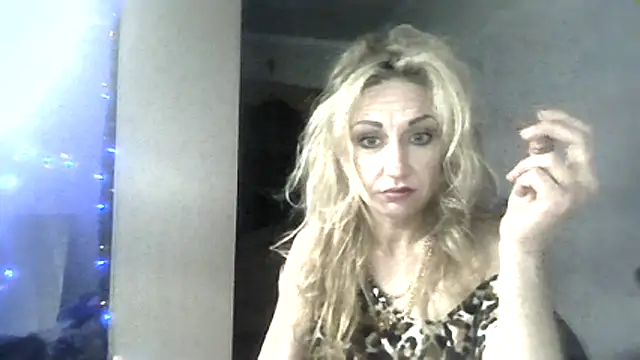 LilaniLoverx online show from November 17, 2025, 1:37 pm