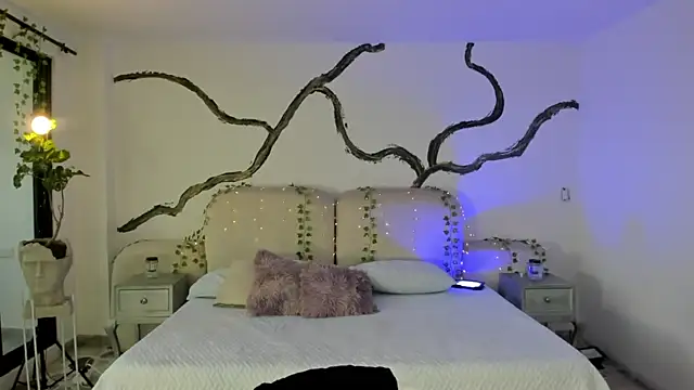 AsiaMillerr  online show from November 7, 2025, 12:10 pm