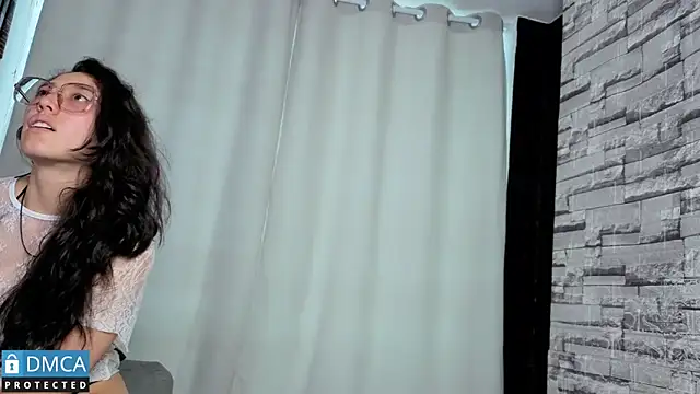 eva delight  online show from March 25, 2026, 5:01 pm