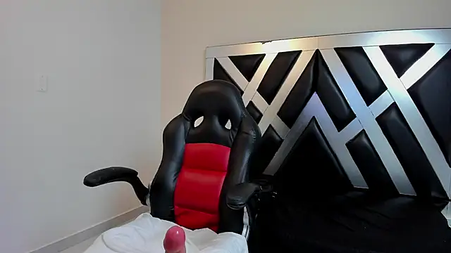 CloePerson online show from November 28, 2025, 11:54 am