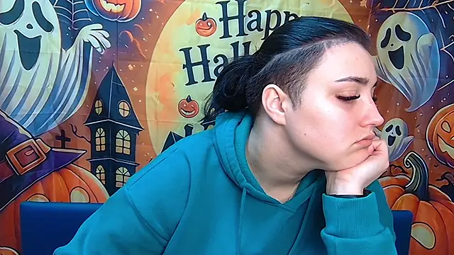 Snapshot of ScarletCargo chatting on November 3, 2025, 6:18 am ScarletCargo online show from November 3, 2025, 6:18 am