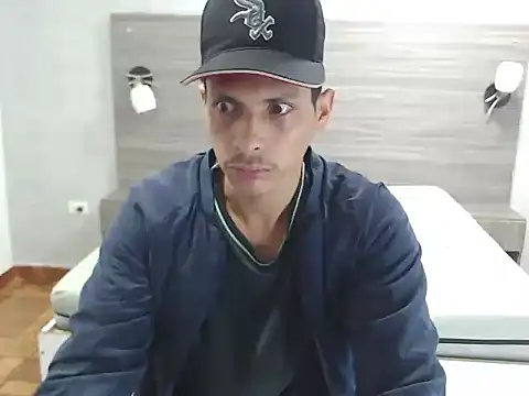 Snapshot of wiltom_ chatting on December 2, 2025, 3:30 am wiltom online show from December 2, 2025, 3:30 am