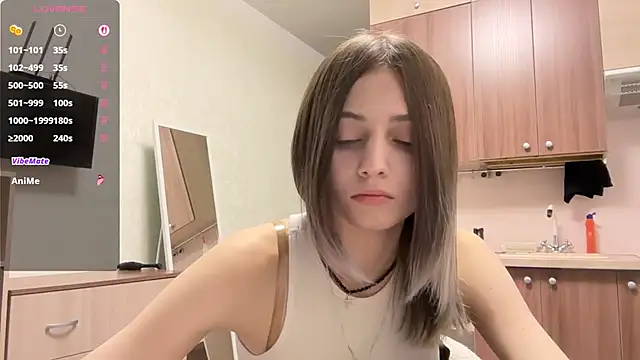 AidaGloshen online show from November 12, 2025, 4:33 pm