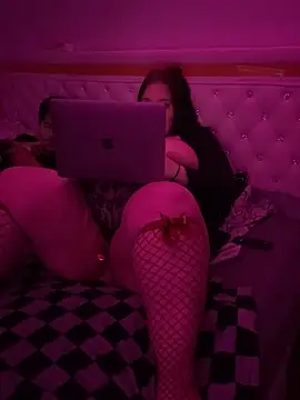 Snapshot of Aksinja05 chatting on December 18, 2025, 8:01 pm Aksinja05 online show from December 18, 2025, 8:01 pm