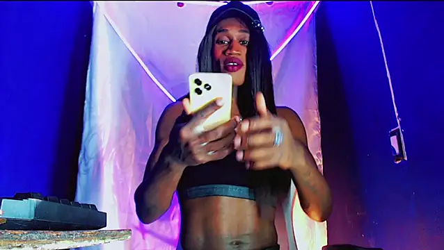 Kloe cardashan online show from November 21, 2025, 5:28 am