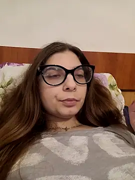 sweetbabygirlforyou online show from November 8, 2025, 3:04 pm