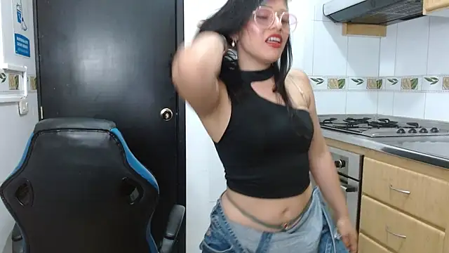 Snapshot of karla_al chatting on December 18, 2025, 7:29 pm karla al online show from December 18, 2025, 7:29 pm