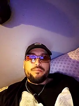 Snapshot of Emeromeo chatting on October 29, 2025, 3:27 am Emeromeo online show from October 29, 2025, 3:27 am