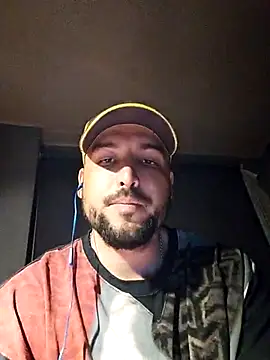 Snapshot of Emeromeo chatting on October 28, 2025, 6:01 am Emeromeo online show from October 28, 2025, 6:01 am