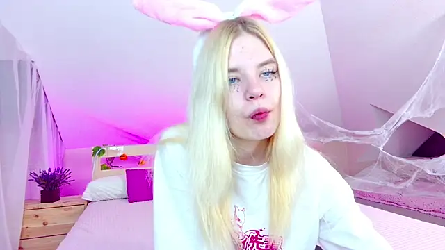 Erica Elnak online show from October 31, 2025, 4:14 pm