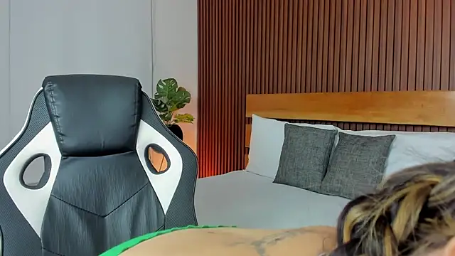 anastasia cortez  online show from November 12, 2025, 2:26 am