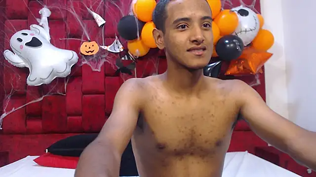 Snapshot of Tommy_22CM chatting on October 29, 2025, 11:53 am Tommy 22CM online show from October 29, 2025, 11:53 am