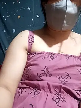 Phoena-a online show from April 3, 2026, 2:23 pm