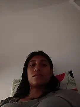 YeseniaRodriguez3 online show from January 8, 2026, 10:27 pm