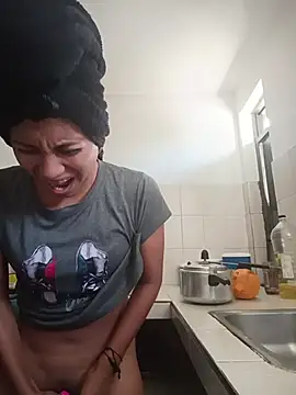 Snapshot of YeseniaRodriguez3 chatting on November 27, 2025, 2:17 pm YeseniaRodriguez3 online show from November 27, 2025, 2:17 pm